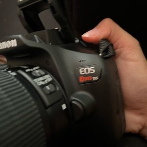 COPY - I am selling a cannon rebel t6